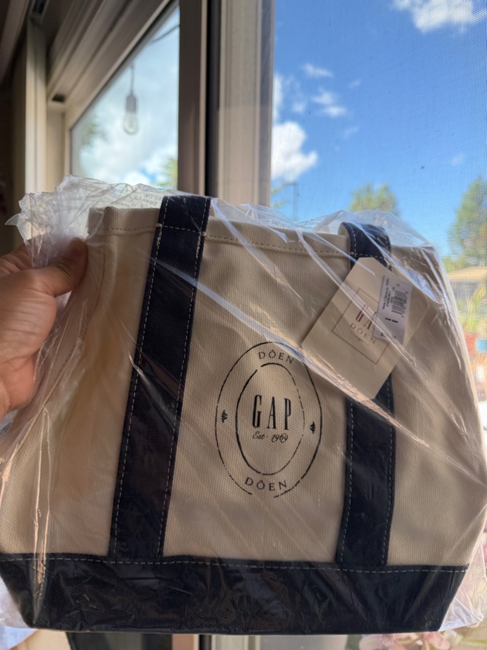 GAP DOEN Canvas Tote Bag in Cream and Navy